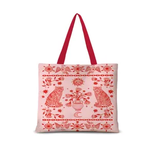Détail du sac cabas en toile avec motif de tigre d'art populaire rouge et anses rouges.