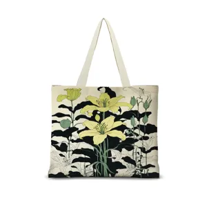Vue détaillée de l'imprimé floral de lys jaunes style Art nouveau sur sac cabas.