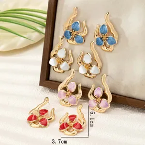 Geometric irregular drip oil floral earrings, sweet style for daily wear and dating.