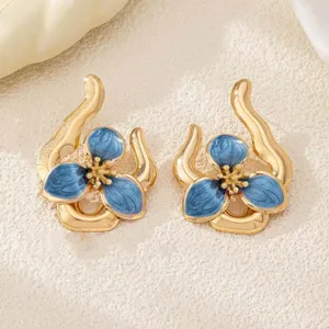 Gold-plated blue enamel irregular floral stud earrings, sweet and fresh everyday jewelry for women.