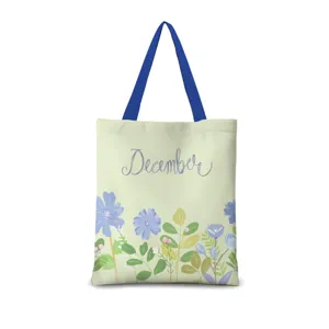 Vue détaillée du sac en toile avec motif floral aquarelle et texte December.