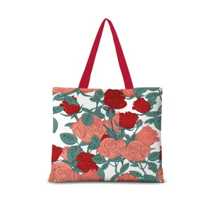 Segeltuch Tragetasche mit vintage Rosenblüten Muster und roten Griffen für den Alltag.