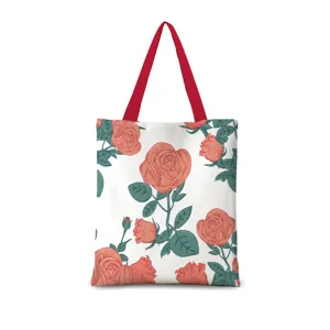 Blumiger Canvas Tragetasche mit charmantem rosa Rosenmuster und roten Griffen Alltag.