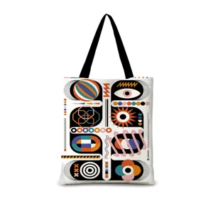Gros plan du sac cabas en toile avec impression d'art géométrique abstrait dopamine vibrant.