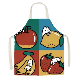 Detailansicht der niedlichen Cartoon-Hunde- und Obst-Schürze mit klarem Grafikdruck.