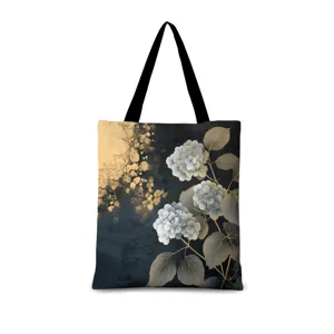 Détail du sac en toile hortensia noir et doré avec motif floral traditionnel de style encre de Chine.