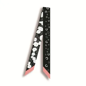 Foulard twilly en soie noir et blanc avec motif floral de camélia, écharpe de cou et sac.