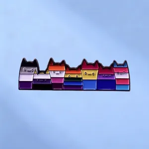 Épinglette en Émail Chat de Dessin Animé Drapeau de la Fierté Multicolore Rayures Arc-en-ciel Badge en Métal Alliage Broche Chaton Mignon pour Sac à Dos Vêtements