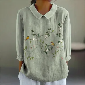 Lässige Langarm-Reversbluse mit elegantem botanischem Vogelprint in Salbeigrün.