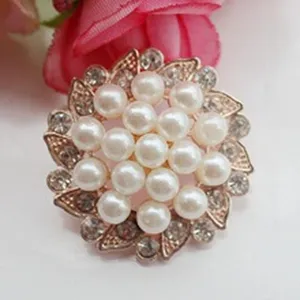 Exquisite DIY pearl rhinestone flower brooch accessory, perfect for garment and craft decoration.
