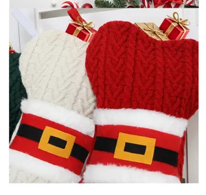 Grande chaussette de Noël en tricot sac cadeau avec manchette en peluche pour décorer le sapin.