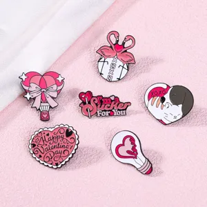 Magnifique lot de broches émaillées de Saint-Valentin avec flamants mignons et chats.