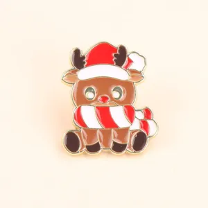 Spilla smaltata con renna di Natale, simpatica spilla festiva, accessorio per abbigliamento.