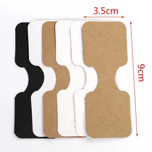 Detailansicht von Kraftpapier und Karton Displaykarten, mehrfarbiges Verpackungszubehör.