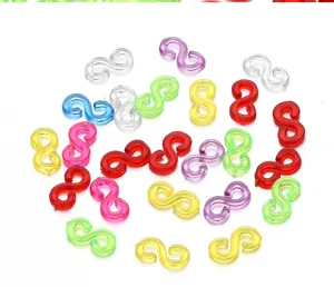 Connecteurs clips en plastique coloré pour bracelets élastiques DIY et loisirs créatifs.