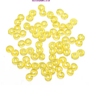 Connecteurs en plastique clips S jaunes pour bracelets et bijoux DIY vue détaillée