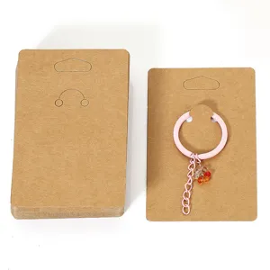 Schmuckpräsentationskarten aus Kraftpapier mit Schlüsselanhänger, ideal für DIY Verpackungen.