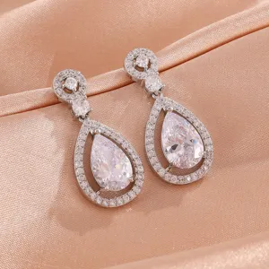 Elegante peervormige zirkonia hangende oorbellen met sprankelende stenen voor dames.