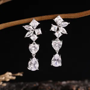 Elegante lange oorknopjes met schitterende zirkoniastenen in bloem- en druppelvormig ontwerp.