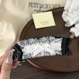 Pinza platanito Lolita encaje negro blanco lazo dulce accesorio cabello detalle