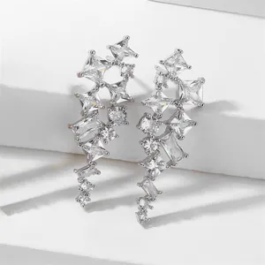 Prachtige lange zirkonia hangende oorbellen, elegante zilverkleurige sieraden voor damesmode.