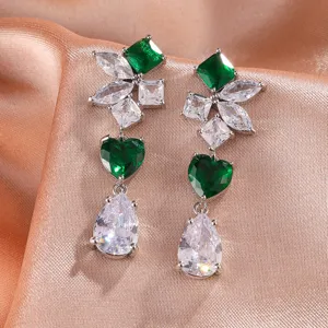 Elegante lange hangende oorbellen met groene en heldere zirkonia stenen voor dames