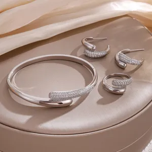 Luxe Verguld Koper C-Vormig Strass Sieradenset Voor Dames Open Armband Ring Oorbellen Bruiloft Feest Mode Sieraden