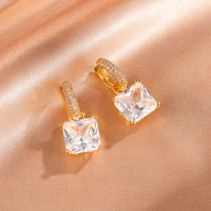 Elegante vierkante kristalen huggie oorbellen voor dames, vergulde luxe sieraden.