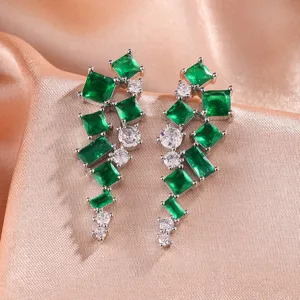 Lange groene zirkonia oorringen, elegante Europese stijl geometrische kwast sieraden.