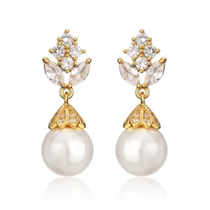 Elegante vergulde zirkonia blad en witte parel hangende oorbellen voor dames mode