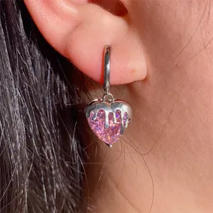 Schattige paarse zirkonia hart oorbellen met smeltend lava design, hippe en trendy stijl.
