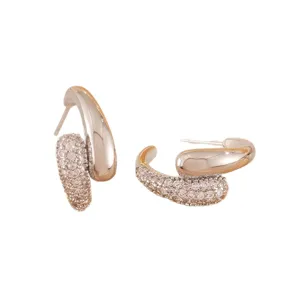 Chique 18k vergulde C-vormige half-pave zirkonia slang oorringen voor dames mode
