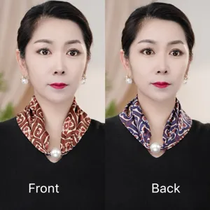Vue détaillée du foulard en soie pour femmes avec élégante fermeture aimantée perle.