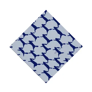 Set de table en tissu motif lapin style nordique, belle décoration bleue pour votre salle à manger.