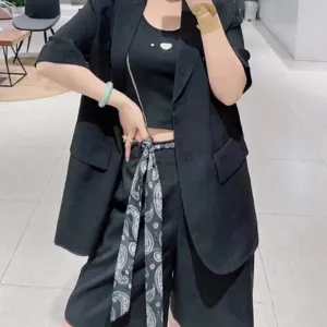 Set blazer corto pantaloncini nero con cintura foulard cachemire moda donna chic