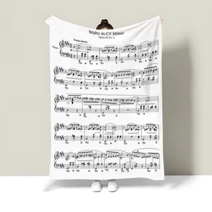 Coperta con spartito musicale classico, plaid design valzer di Chopin per divano e decorazione.