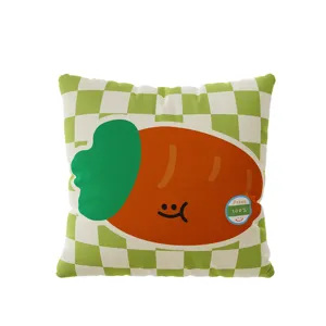 Housse de coussin carrée style dopamine fruits mignons, design à carreaux vert et blanc.