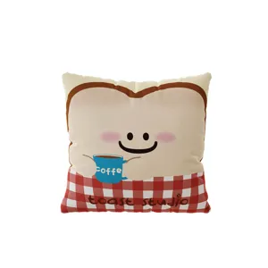 Süßes Cartoon Toast Kissen Detail, weiches Plüsch Zierkissen für Wohnzimmer Sofa und Schlafzimmer.