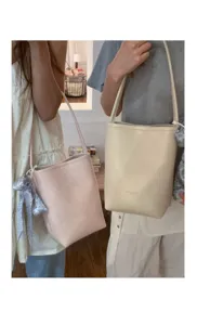 Summer niche textured shoulder bucket bag for women, simple PU leather handbag daily.