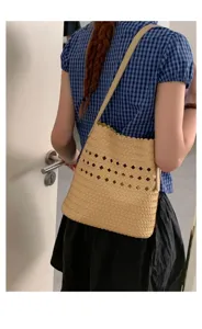 Gewebte hohle Eimer-Umhängetasche für Damen, stilvolle Sommertasche, lässiges Design chic.