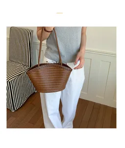 Borsa a spalla in pelle intrecciata marrone da donna, elegante borsa da lavoro.