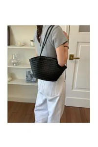 Borsa a spalla in pelle intrecciata nera da donna, elegante borsa sottoascella per lo stile.