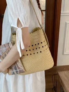 Geflochtene Beuteltasche für Damen, sommerliche hohle Umhängetasche, lässige Handtasche.