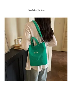 Sac seau en toile verte pour femme, sac à bandoulière décontracté avec sangle et poche avant.