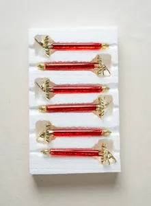 Rote Glaskerzen Weihnachtsbaum Clip Dekoration Set, Detailansicht von sechs Hängeelementen.