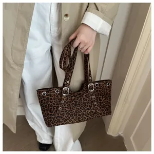 Modische Damen Leopardenmuster Tote Bag mit Metallösen und Schultergurt, stylisches Design.
