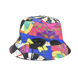 Chapeau bob imprimé abstrait coloré pour streetwear décontracté et protection solaire.