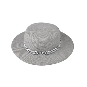 Grauer Damen Strohhut mit modischer Kettendekoration, flacher Rand Sommer Strand Sonnenhut.