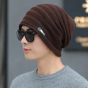 Bonnet Tricoté Chaud d'Hiver Unisexe Doublé en Polaire Calotte Épaisse Avec Logo Métallique Chapeau d'Extérieur pour Hommes Femmes