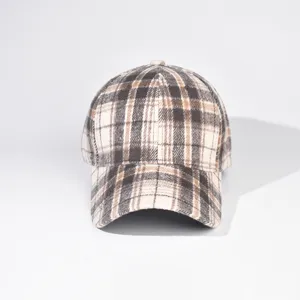 Classic plaid baseball cap for men and women, autumn winter warm duckbill hat stylish.